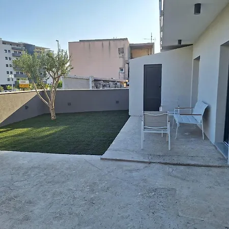 Mari Apartment *